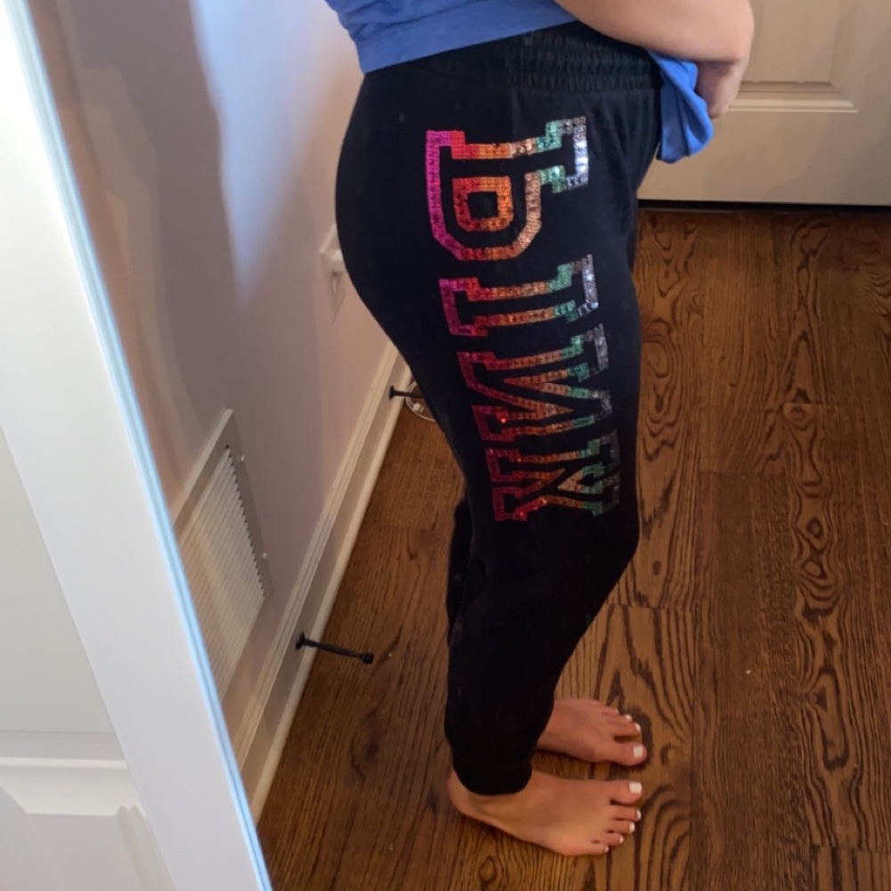 Women’s PINK joggers.